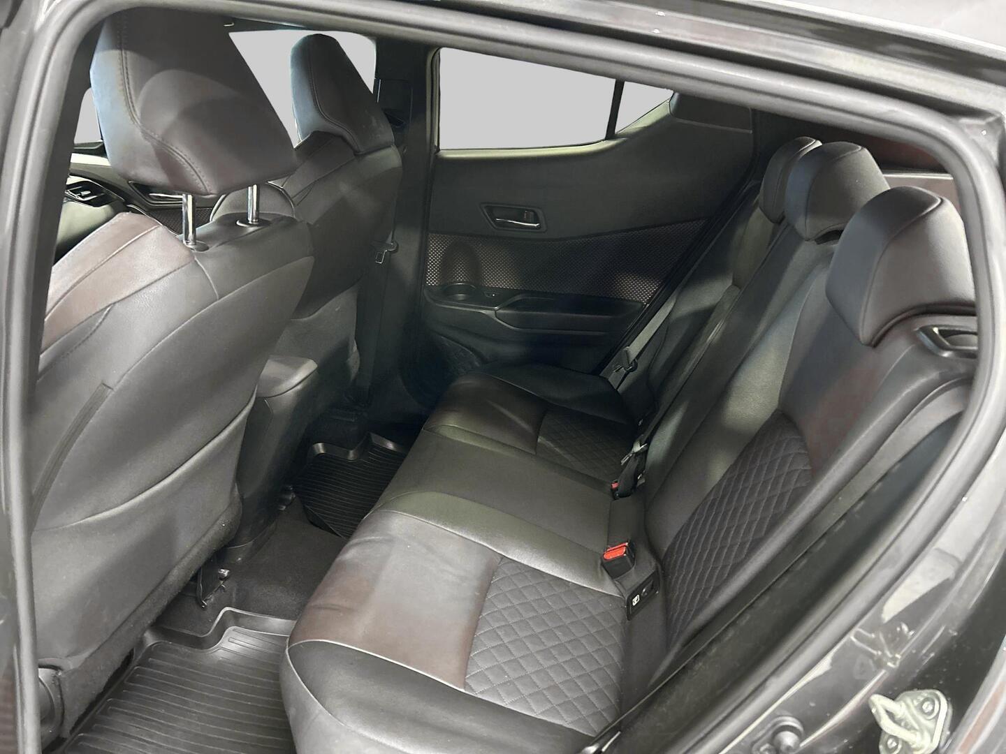 TOYOTA C-HR 2017