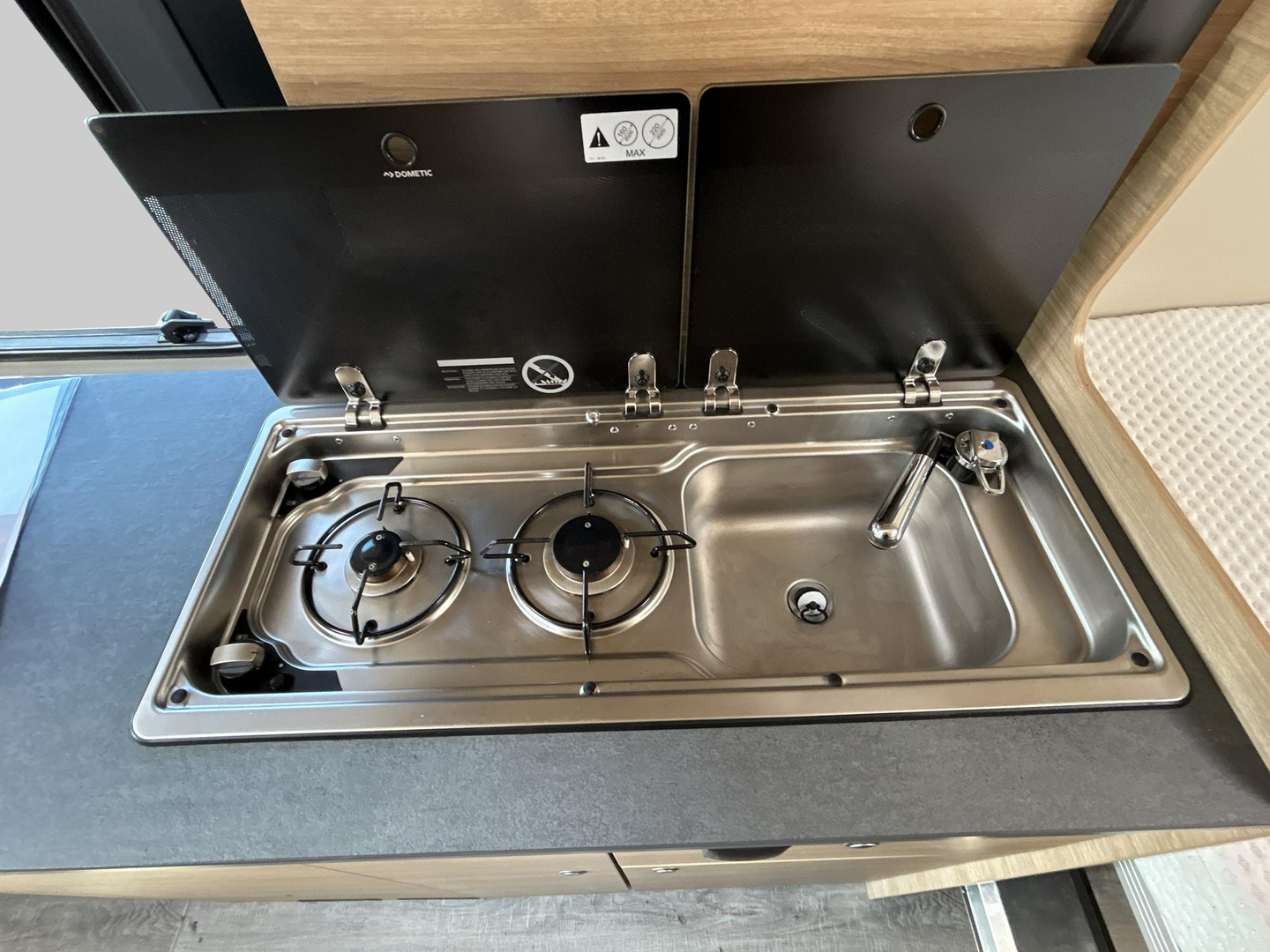 ROADCAR VAN R 600 2021