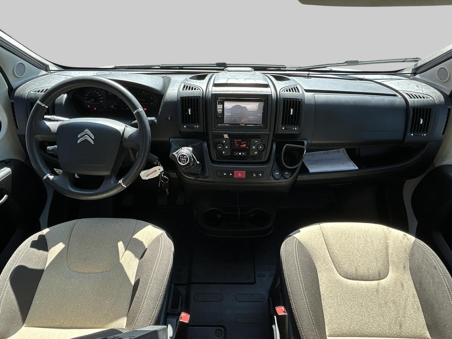 ROADCAR VAN R 600 2021