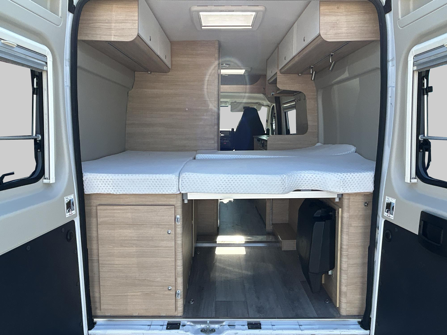 ROADCAR VAN R 600 2021