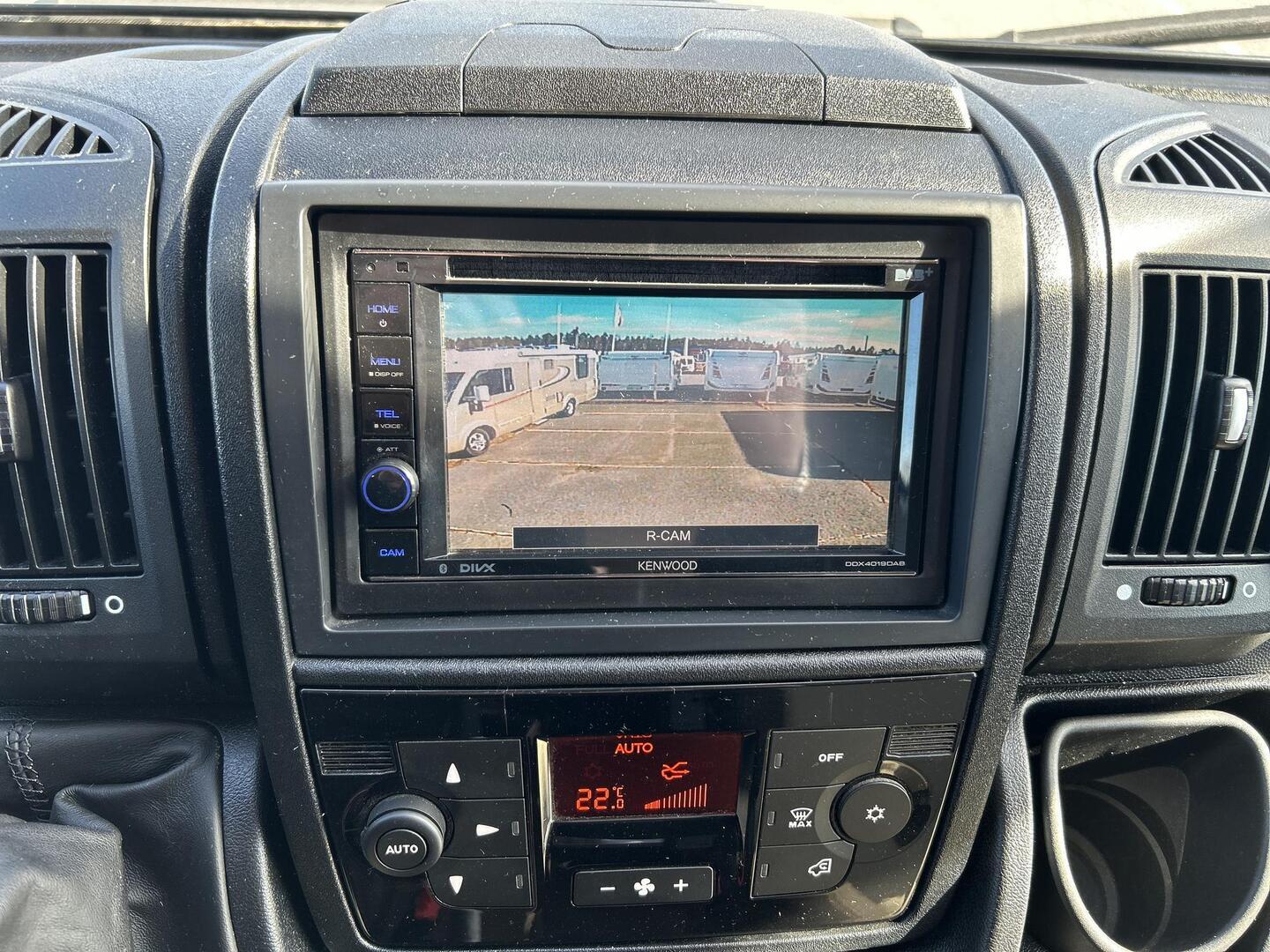 ROADCAR VAN R 600 2021