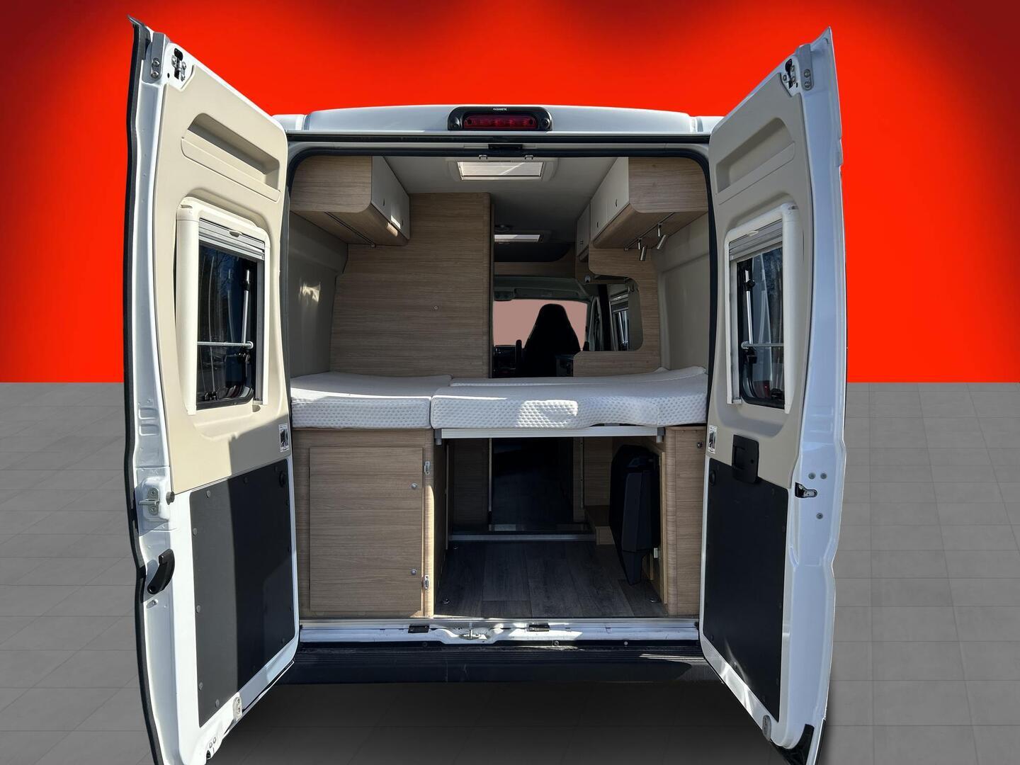 ROADCAR VAN R 600 2021