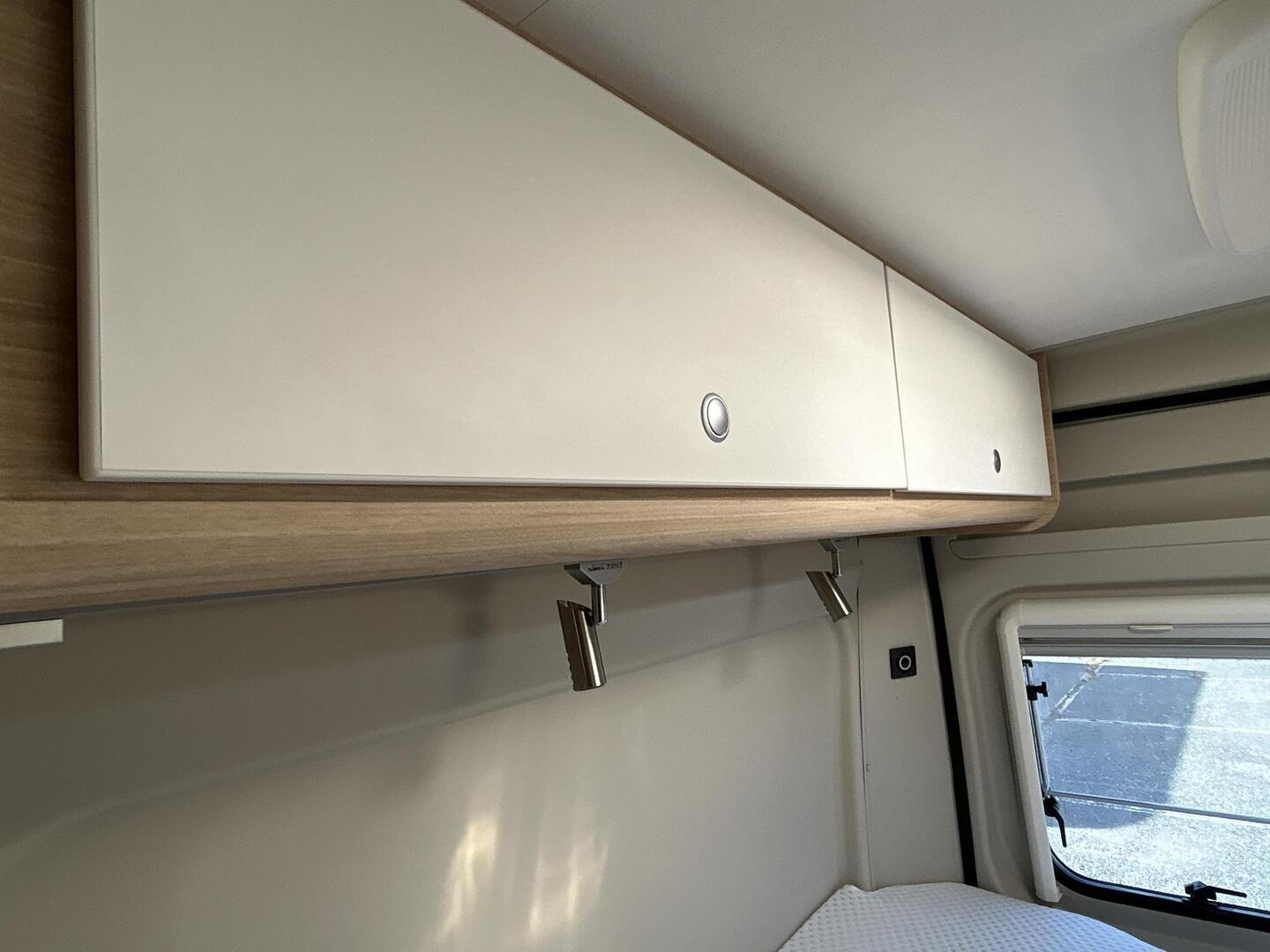 ROADCAR VAN R 600 2021