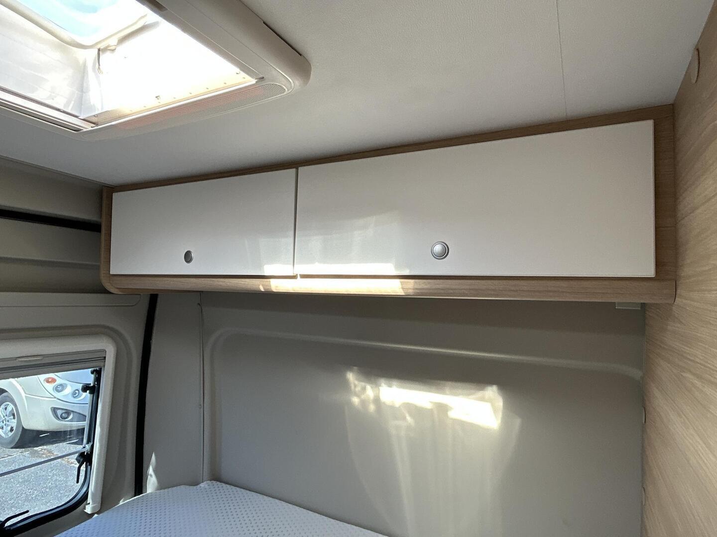 ROADCAR VAN R 600 2021