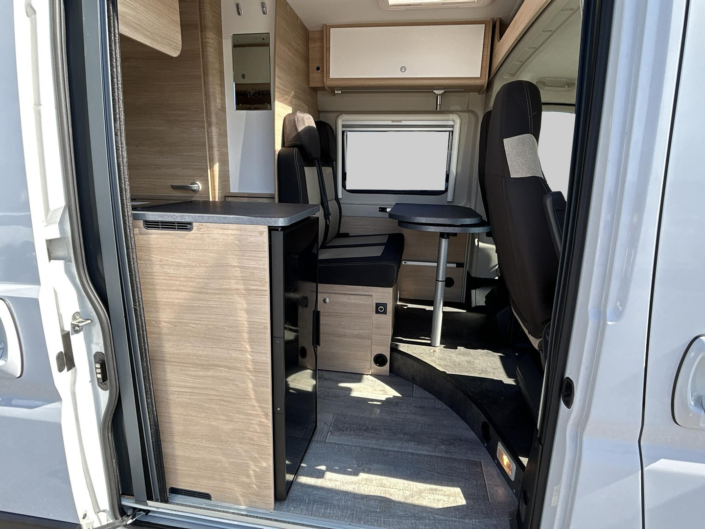 ROADCAR VAN R 600 2021