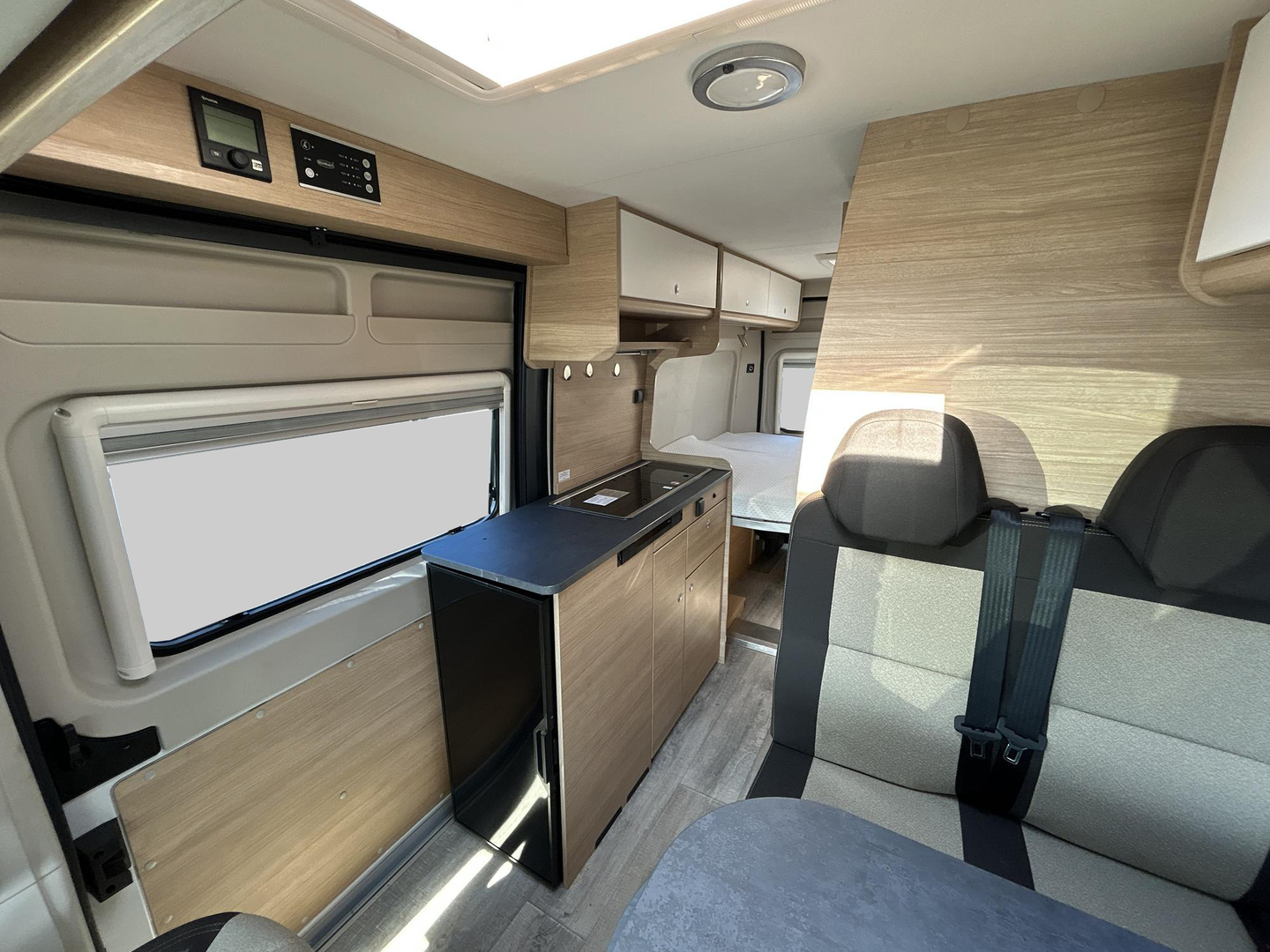 ROADCAR VAN R 600 2021