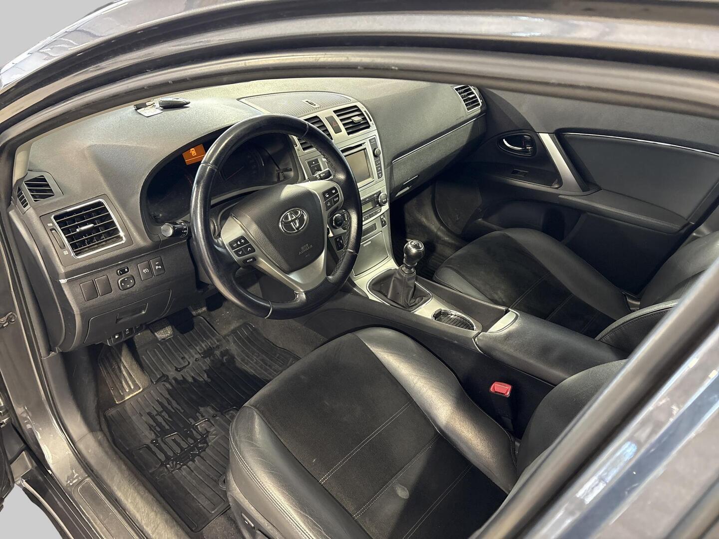 TOYOTA Avensis 2014