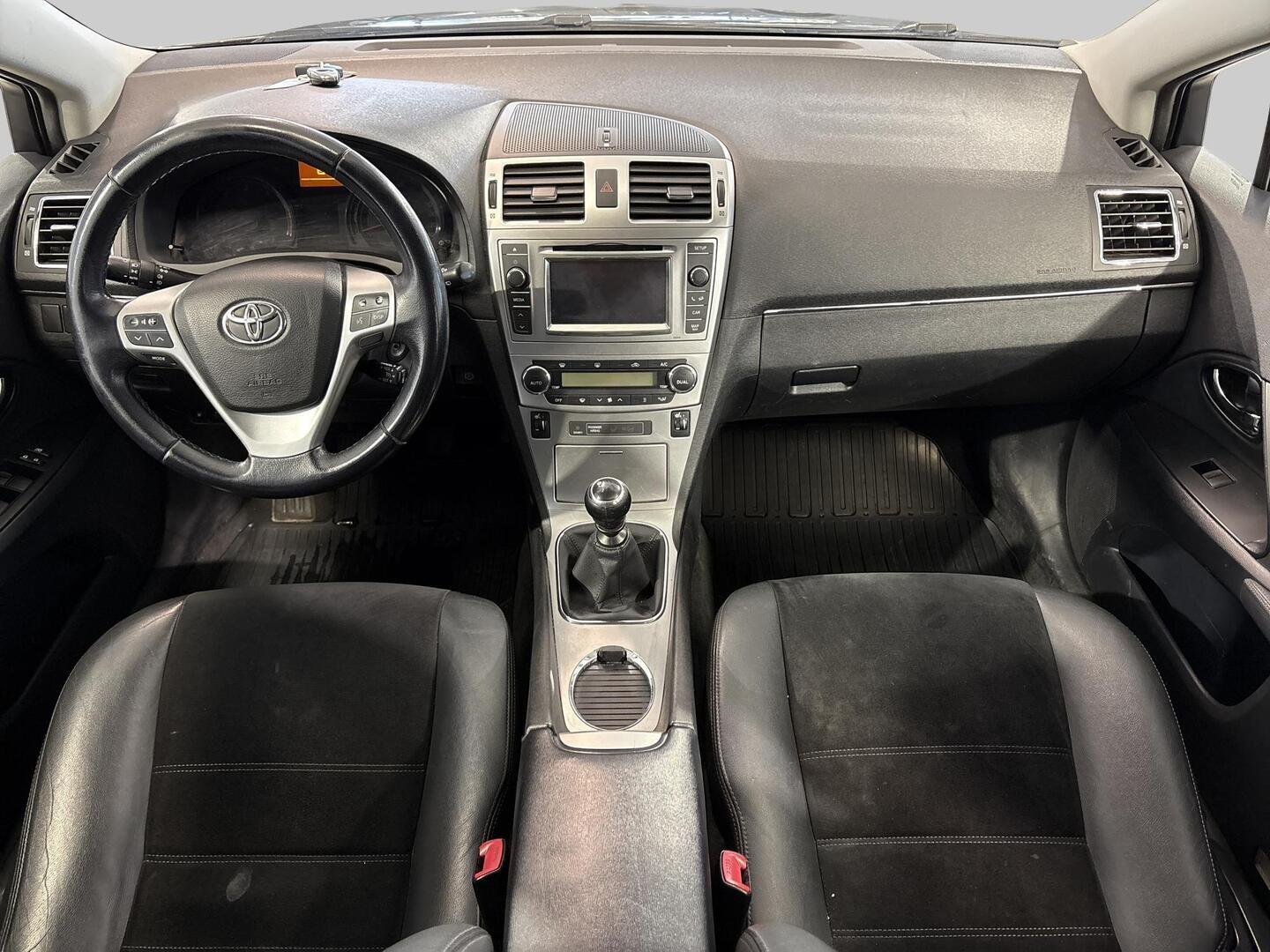 TOYOTA Avensis 2014