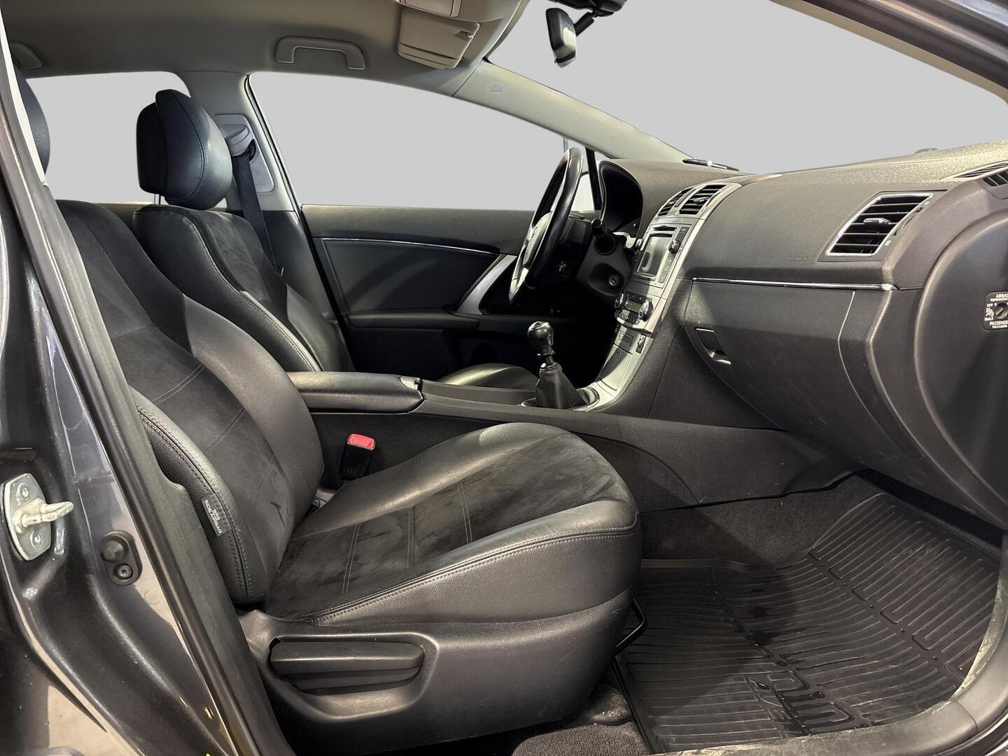 TOYOTA Avensis 2014
