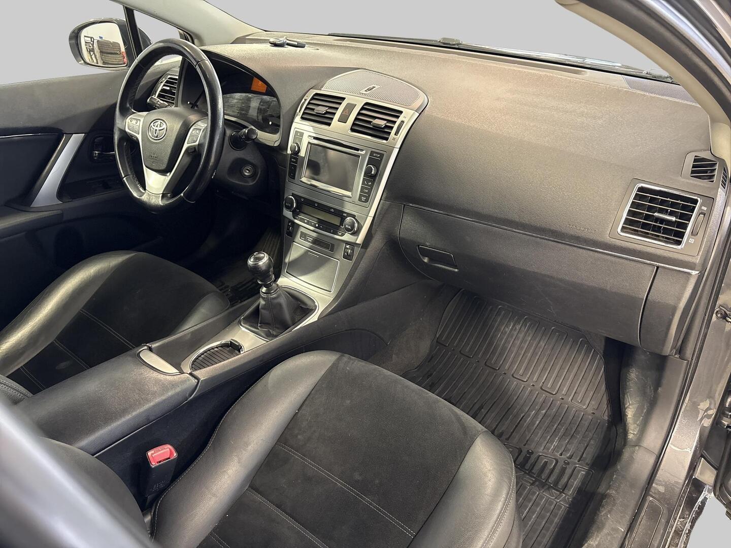 TOYOTA Avensis 2014