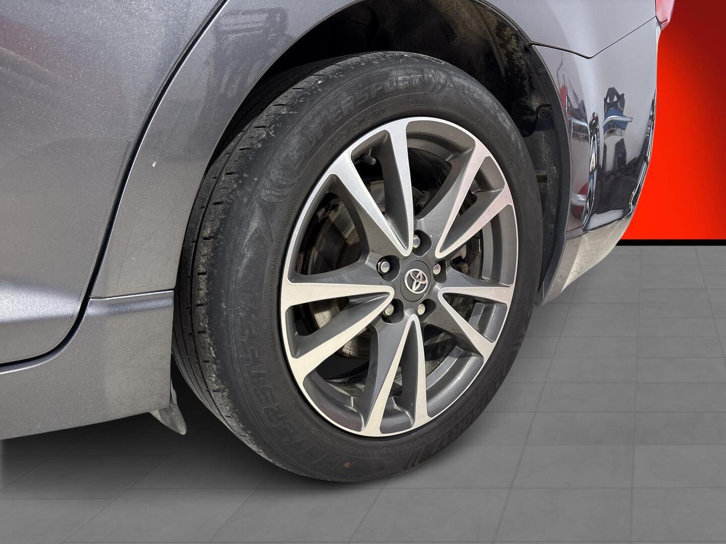 TOYOTA Avensis 2014