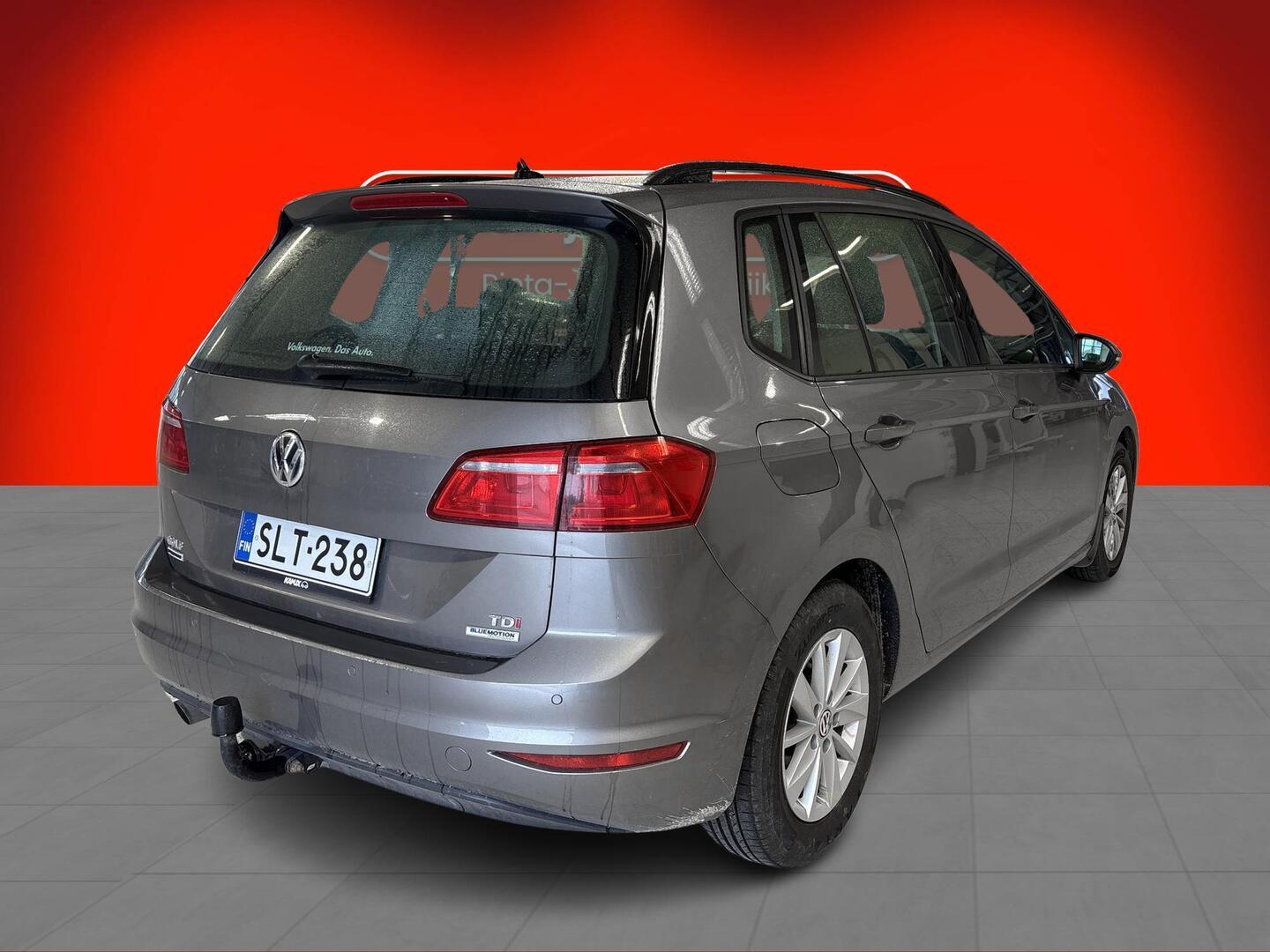 VOLKSWAGEN Golf Sportsvan 2015