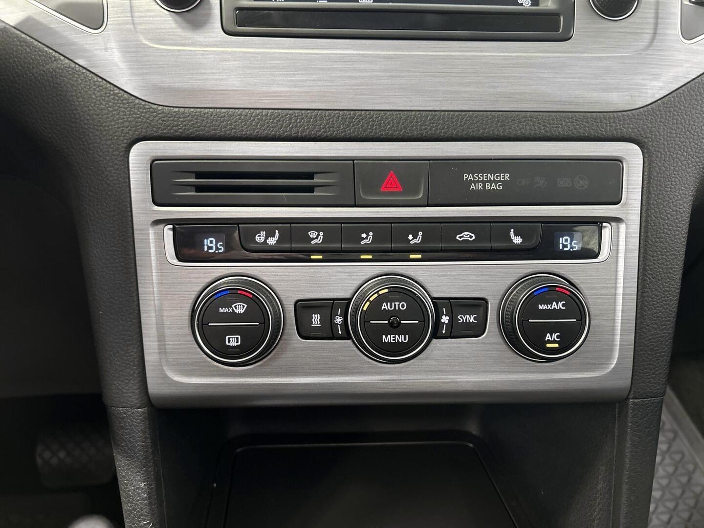 VOLKSWAGEN Golf Sportsvan 2015