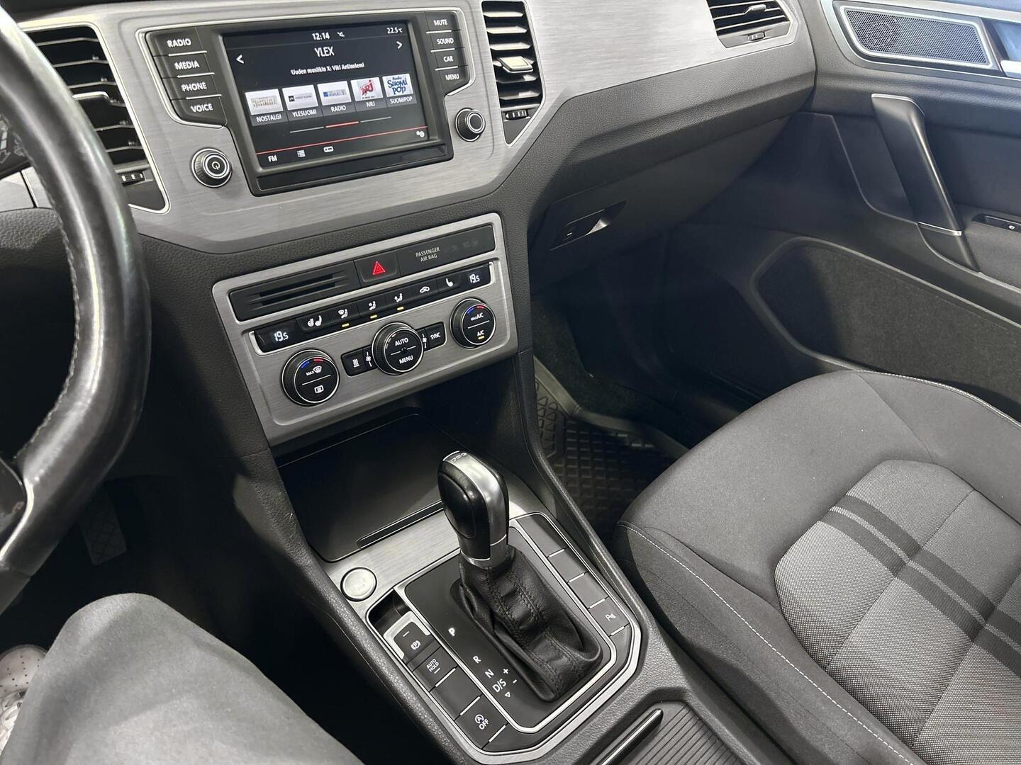 VOLKSWAGEN Golf Sportsvan 2015