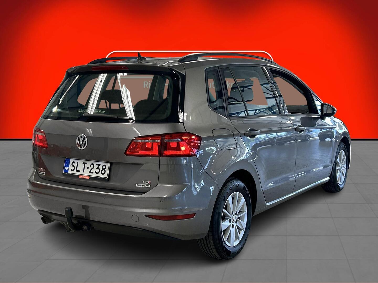 VOLKSWAGEN Golf Sportsvan 2015