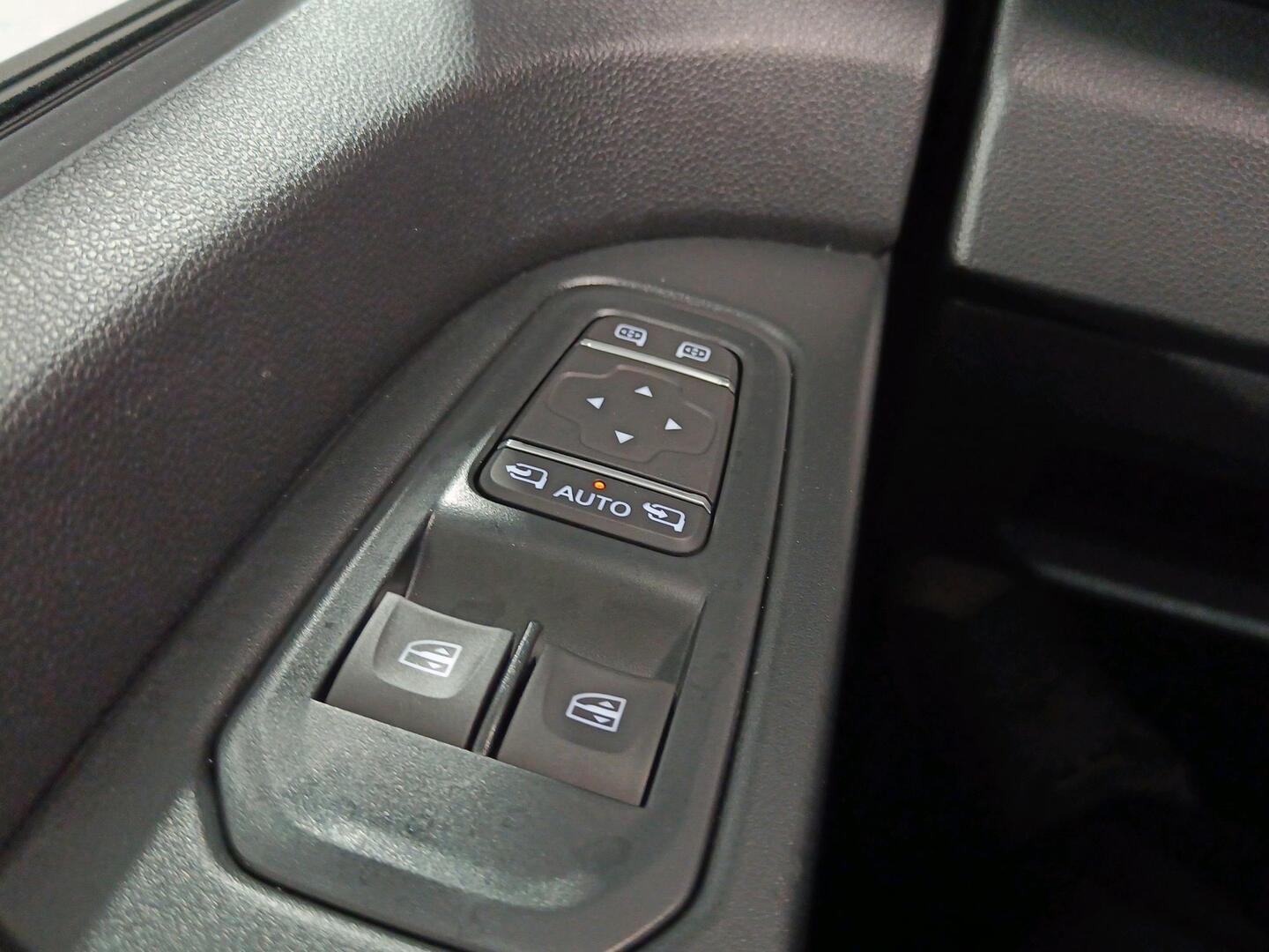 NISSAN Primastar 2025