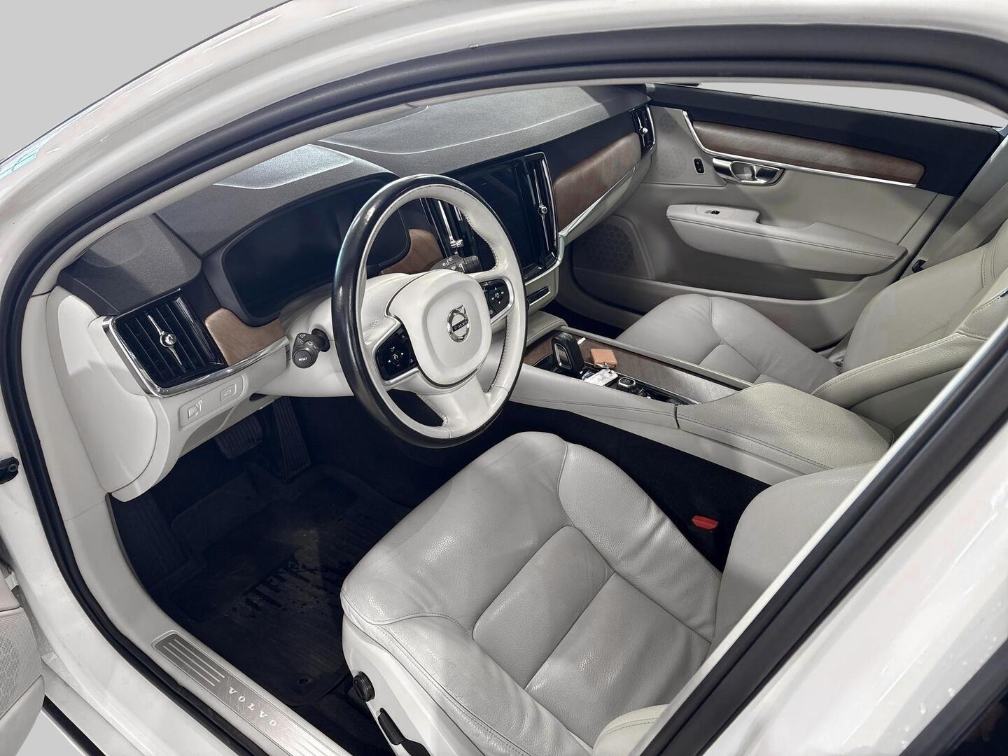 VOLVO V90 2021