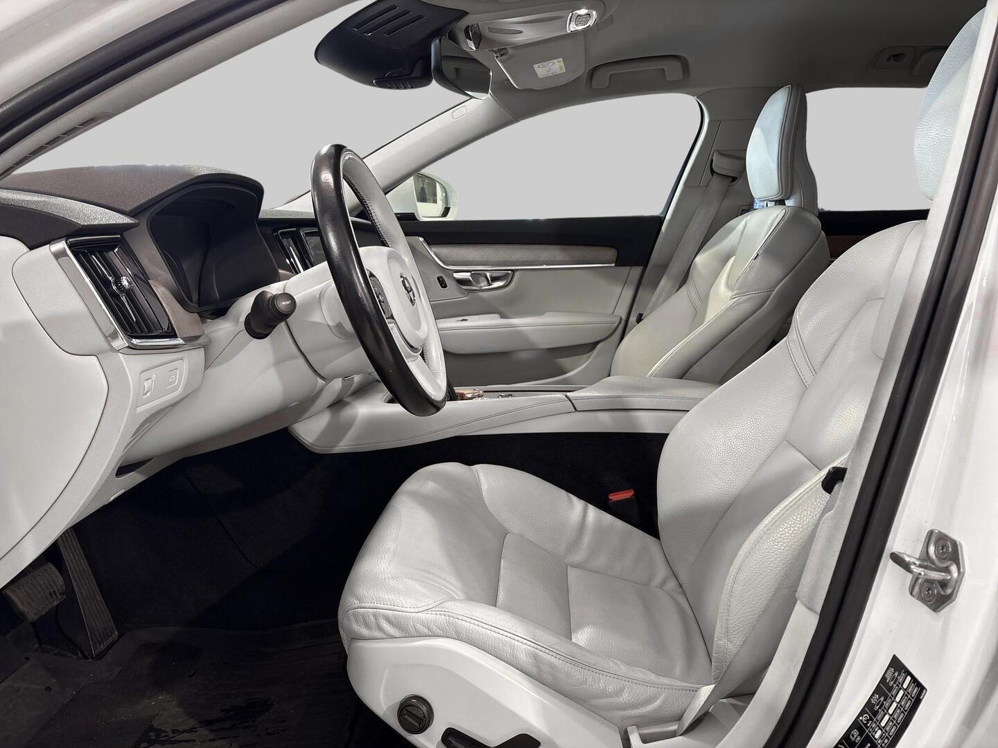 VOLVO V90 2021