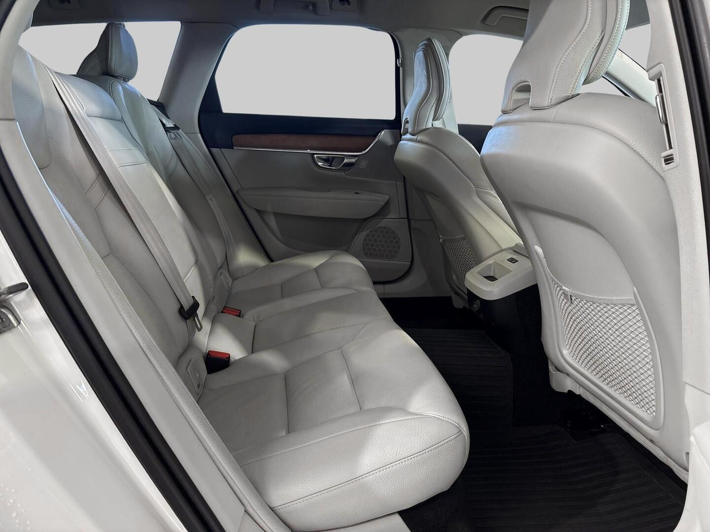 VOLVO V90 2021