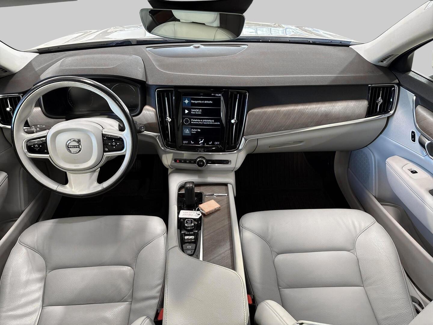 VOLVO V90 2021