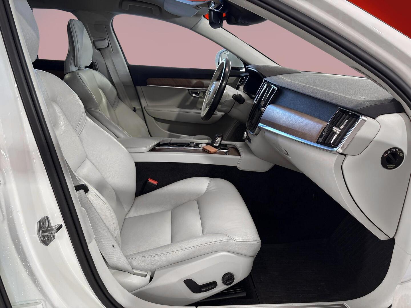 VOLVO V90 2021