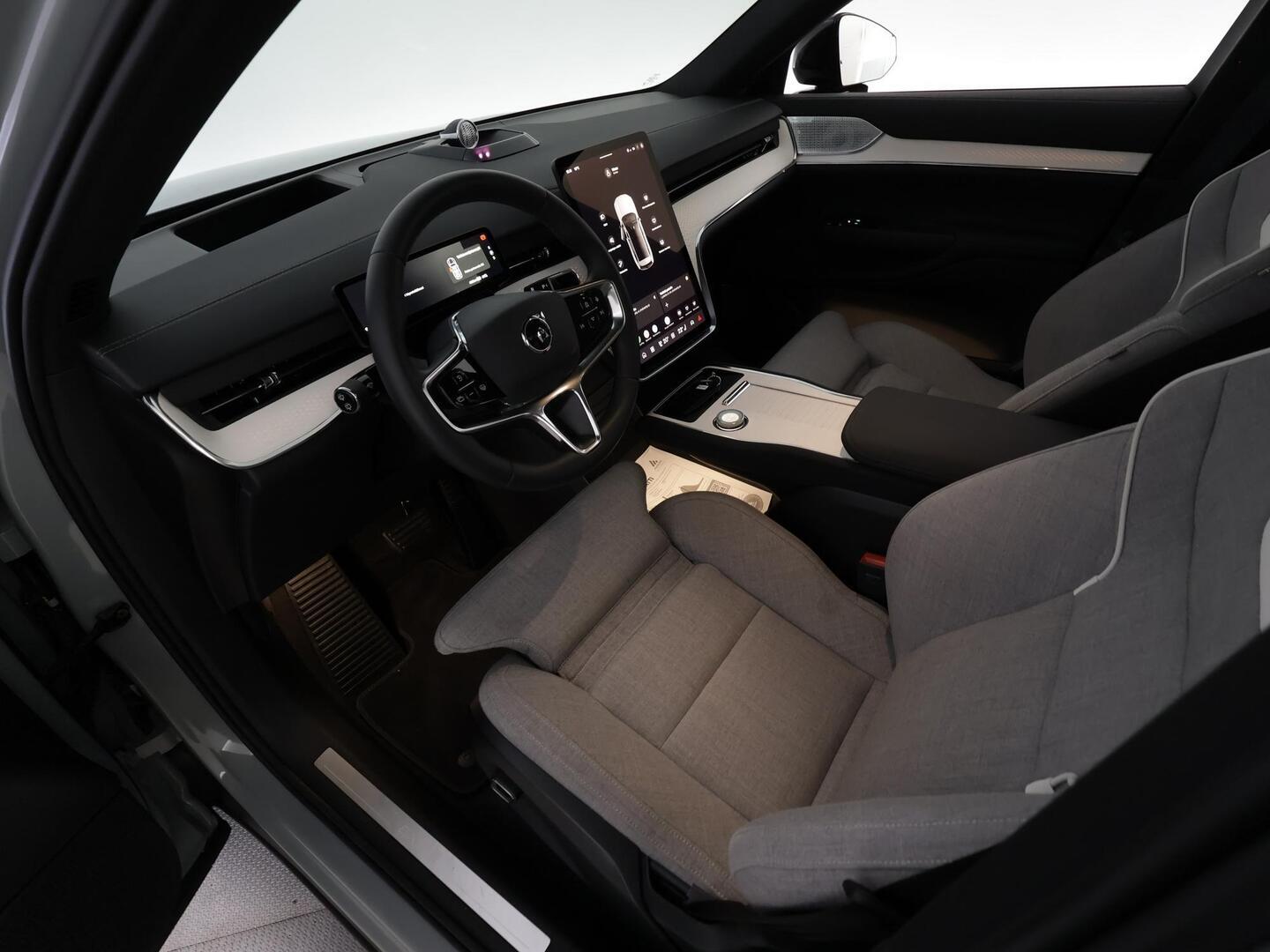 VOLVO EX90 2025