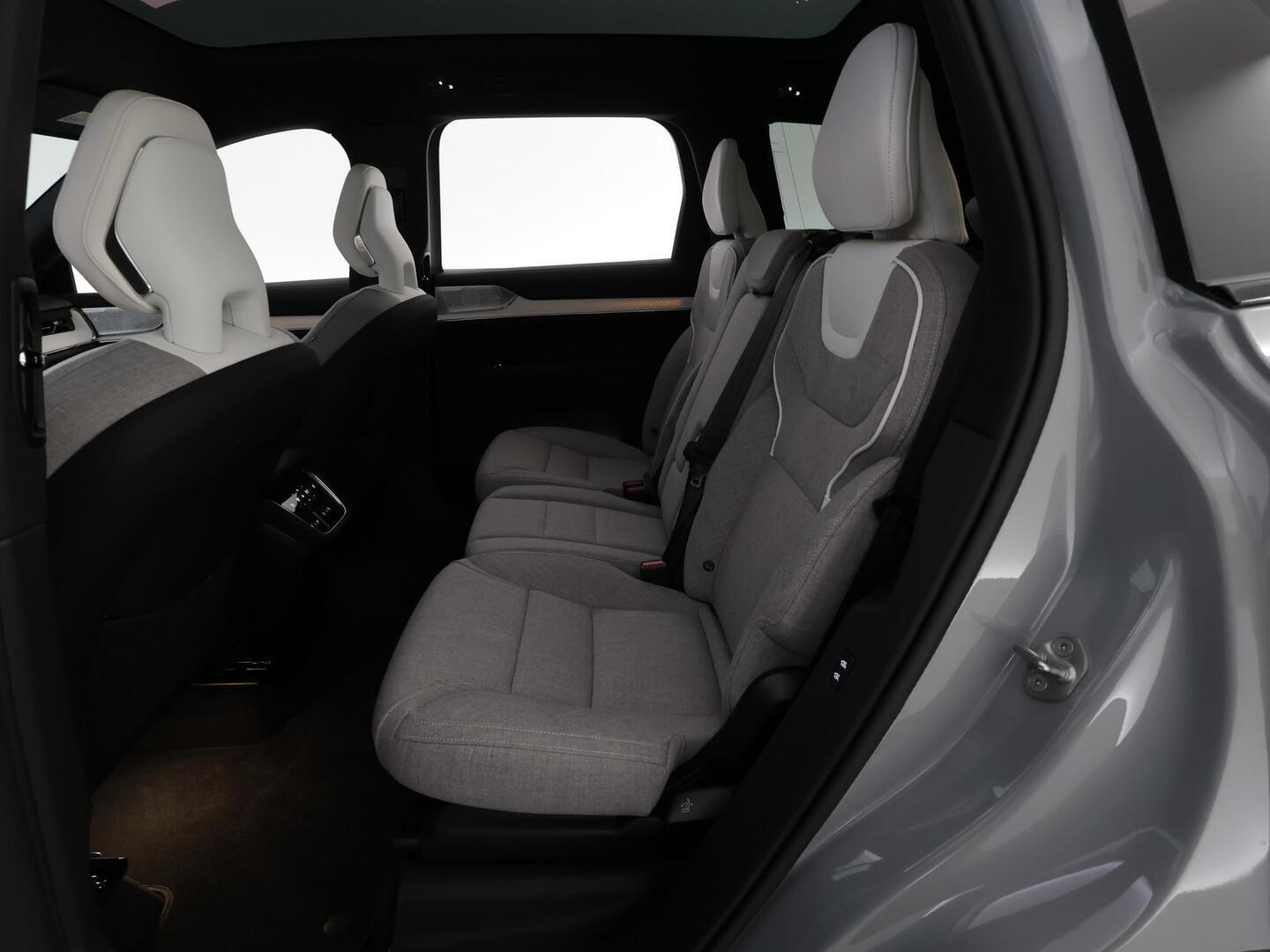 VOLVO EX90 2025