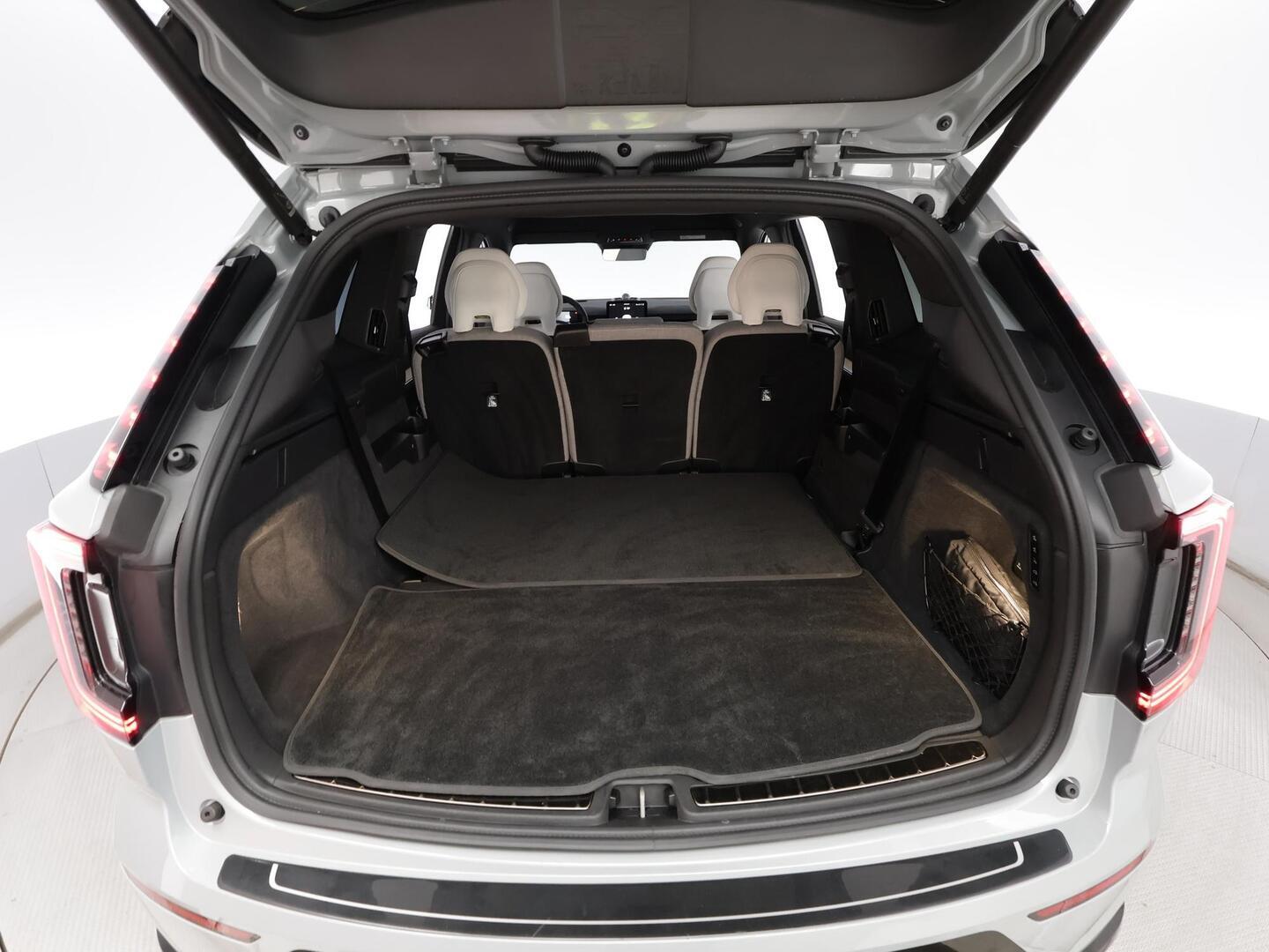 VOLVO EX90 2025