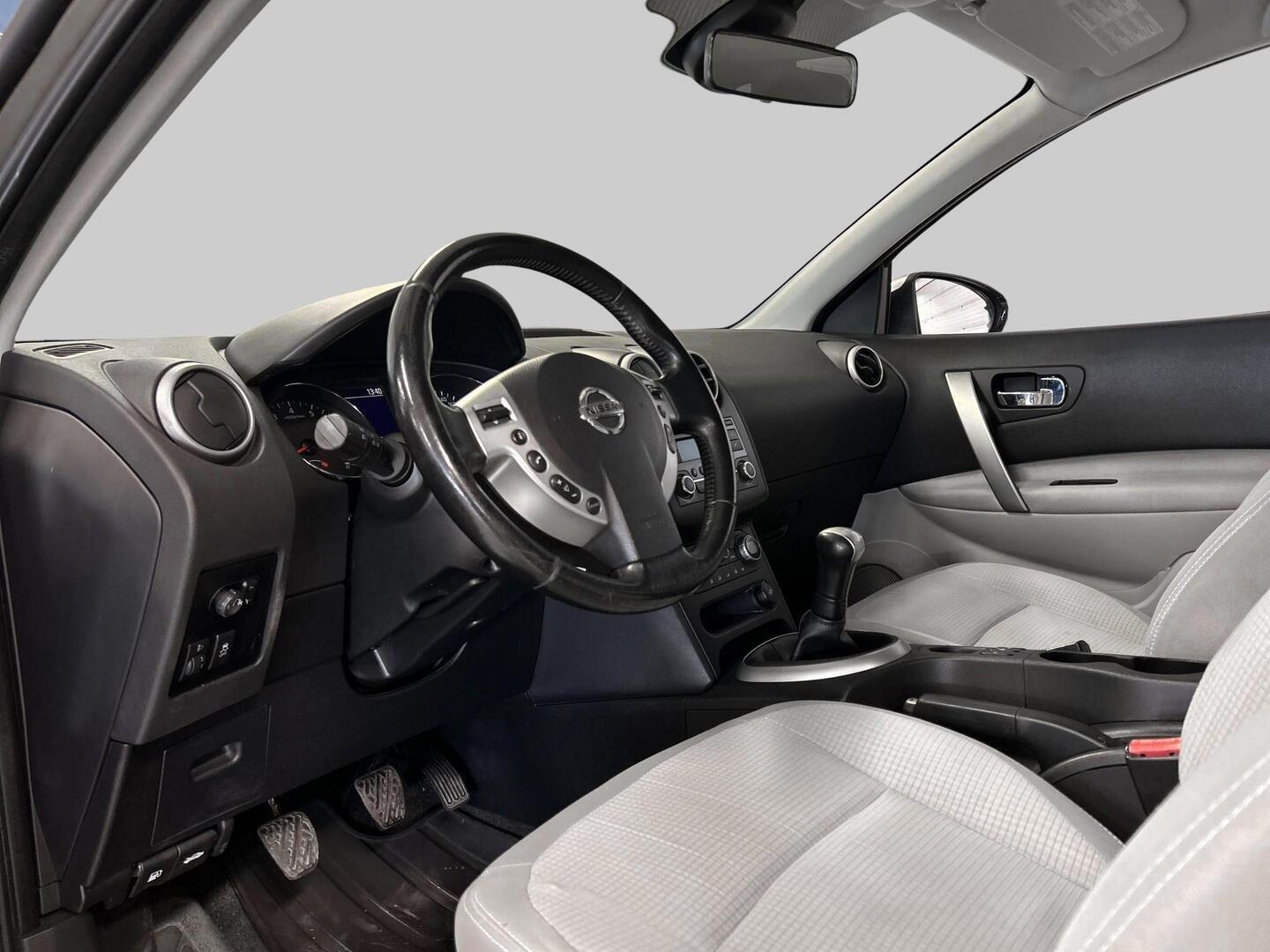NISSAN Qashqai 2010