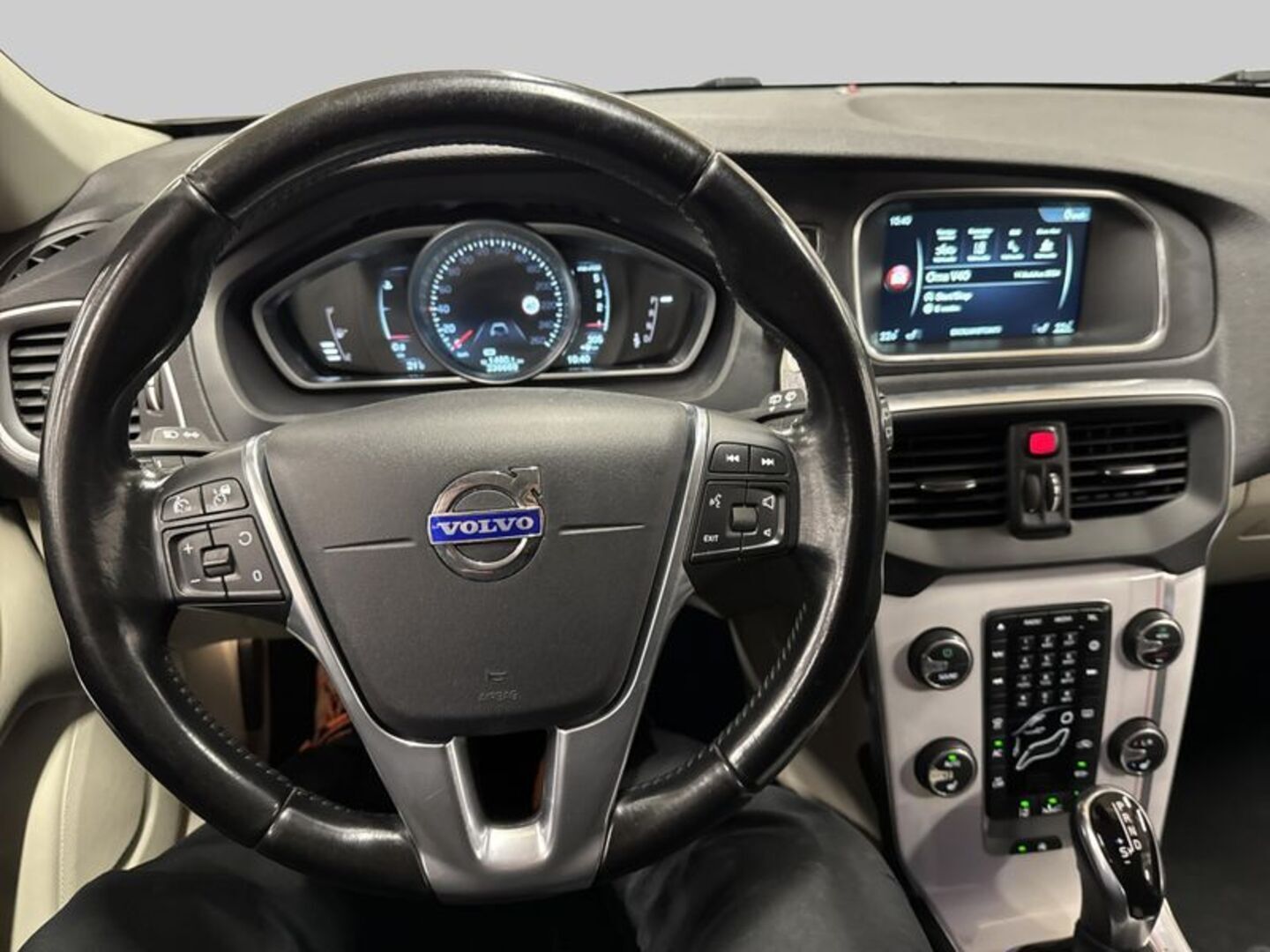 VOLVO V40 2014