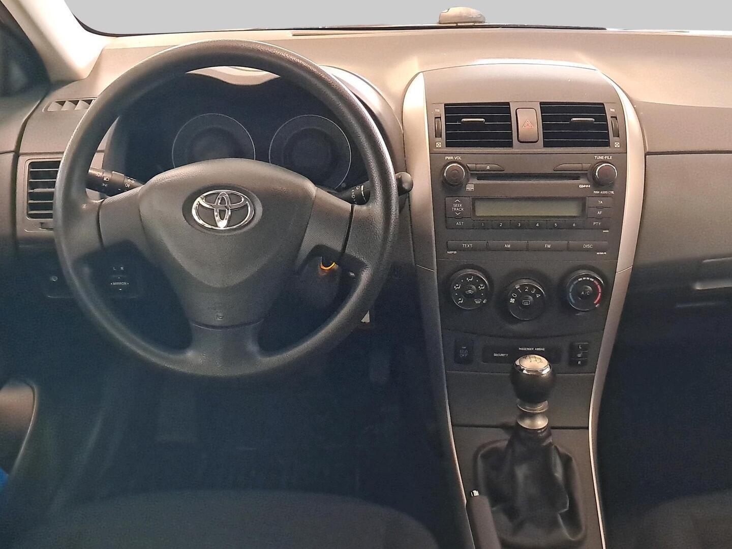 TOYOTA Corolla 2010