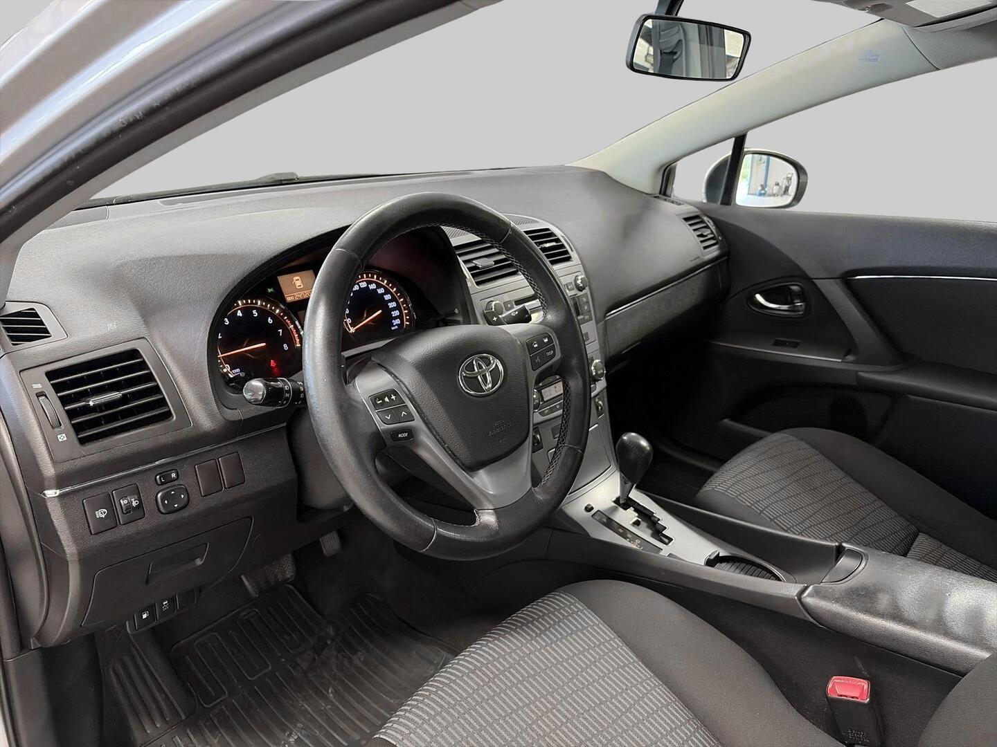 TOYOTA Avensis 2011