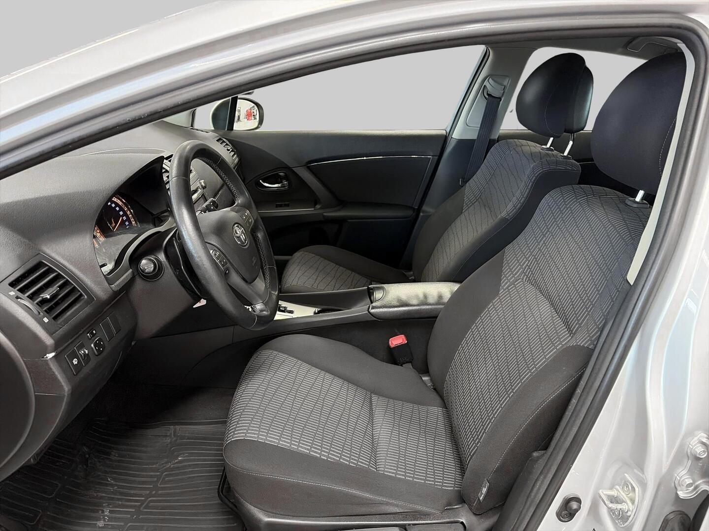 TOYOTA Avensis 2011