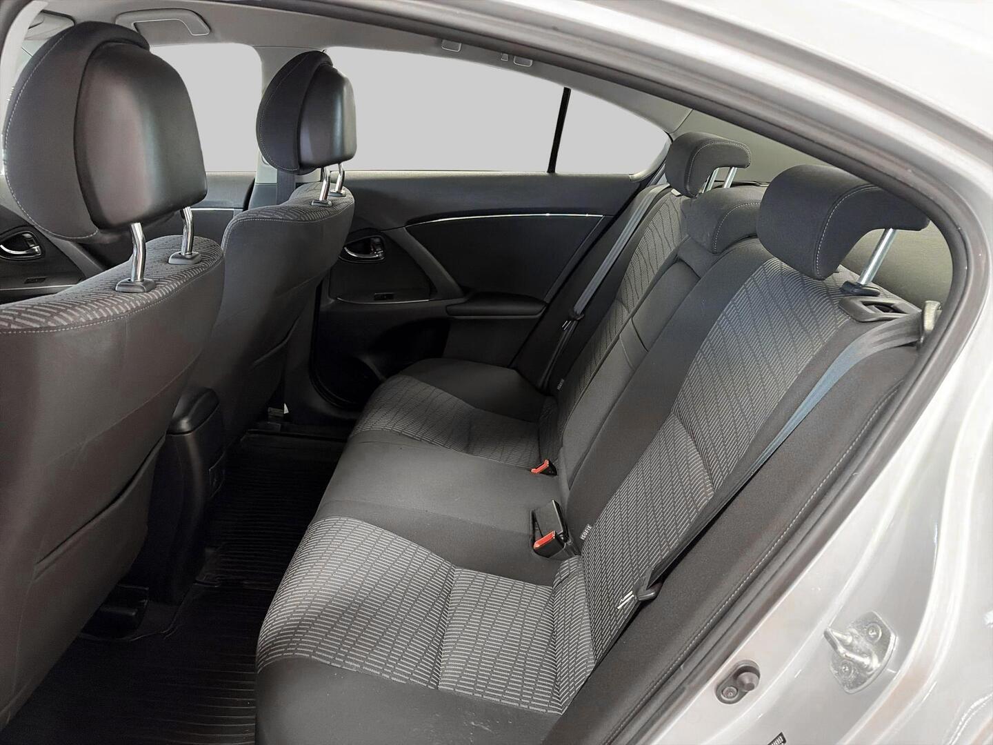 TOYOTA Avensis 2011