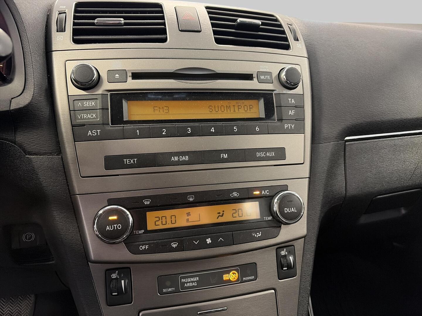TOYOTA Avensis 2011