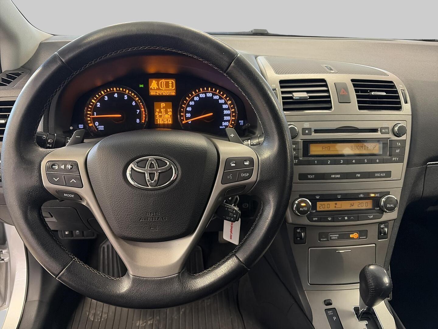 TOYOTA Avensis 2011