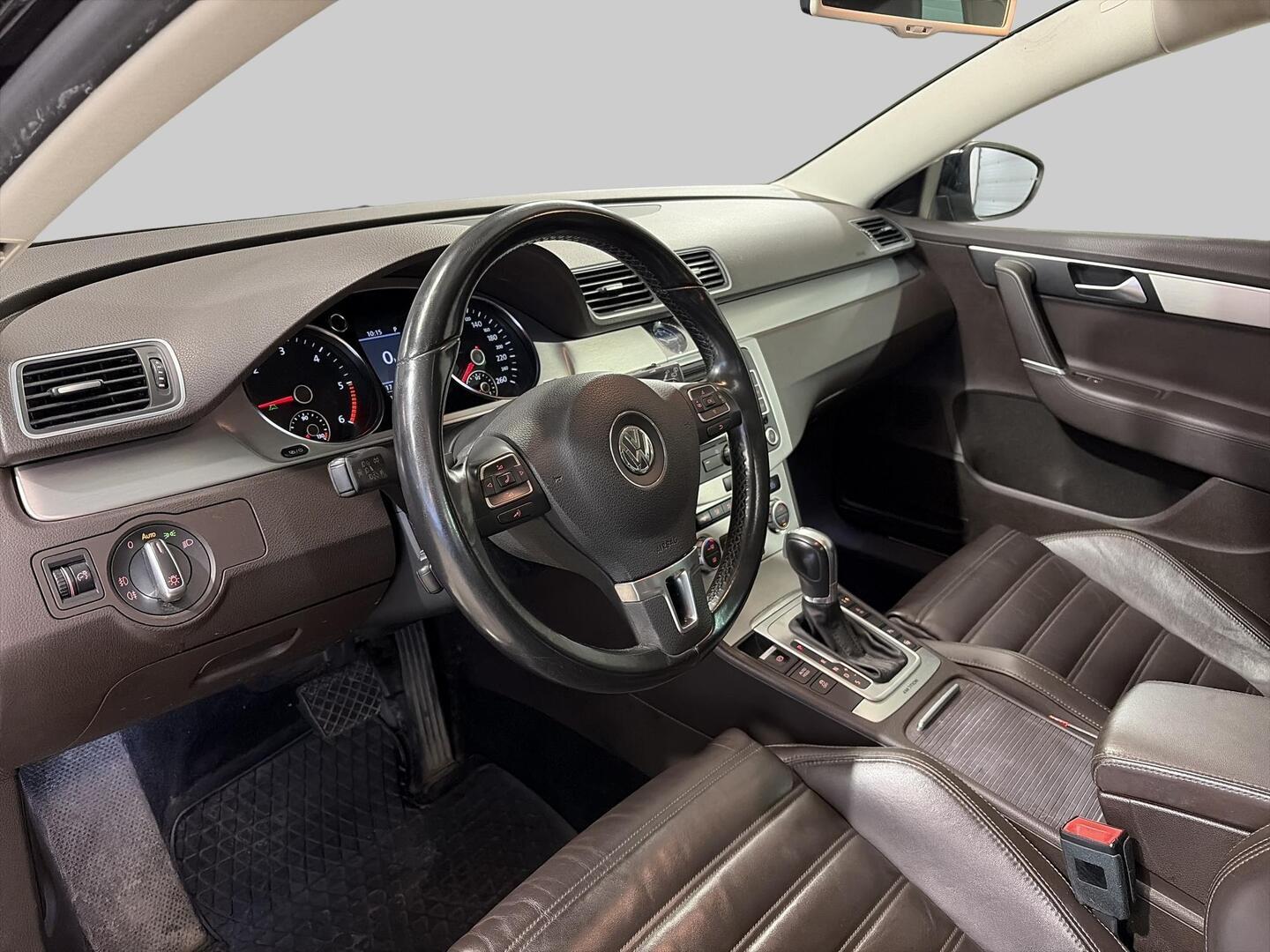 VOLKSWAGEN Passat 2014