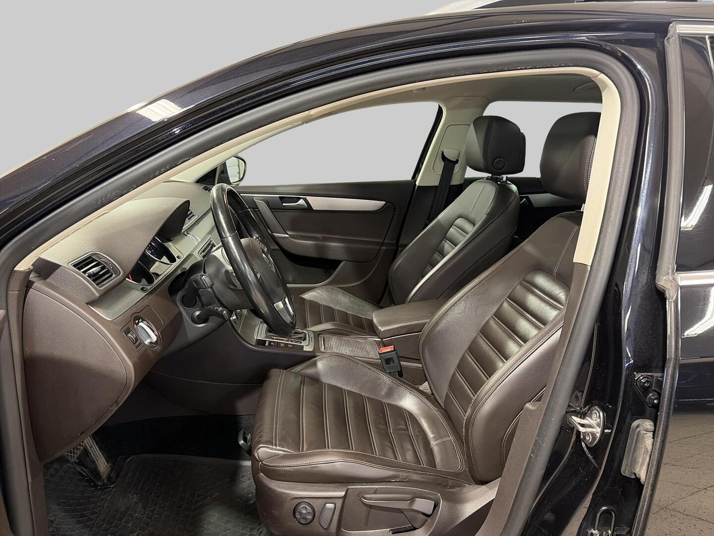 VOLKSWAGEN Passat 2014