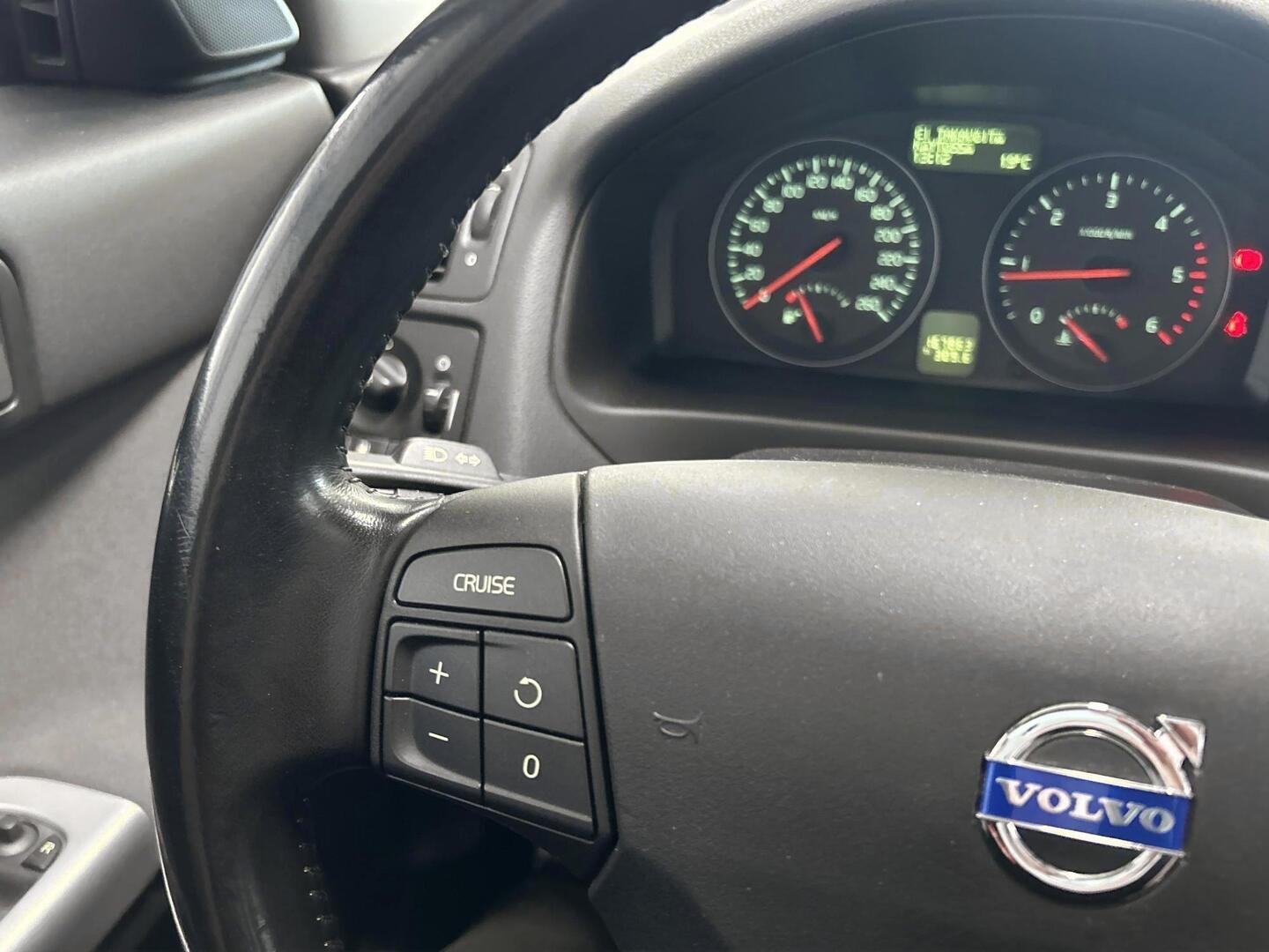 VOLVO V50 2011