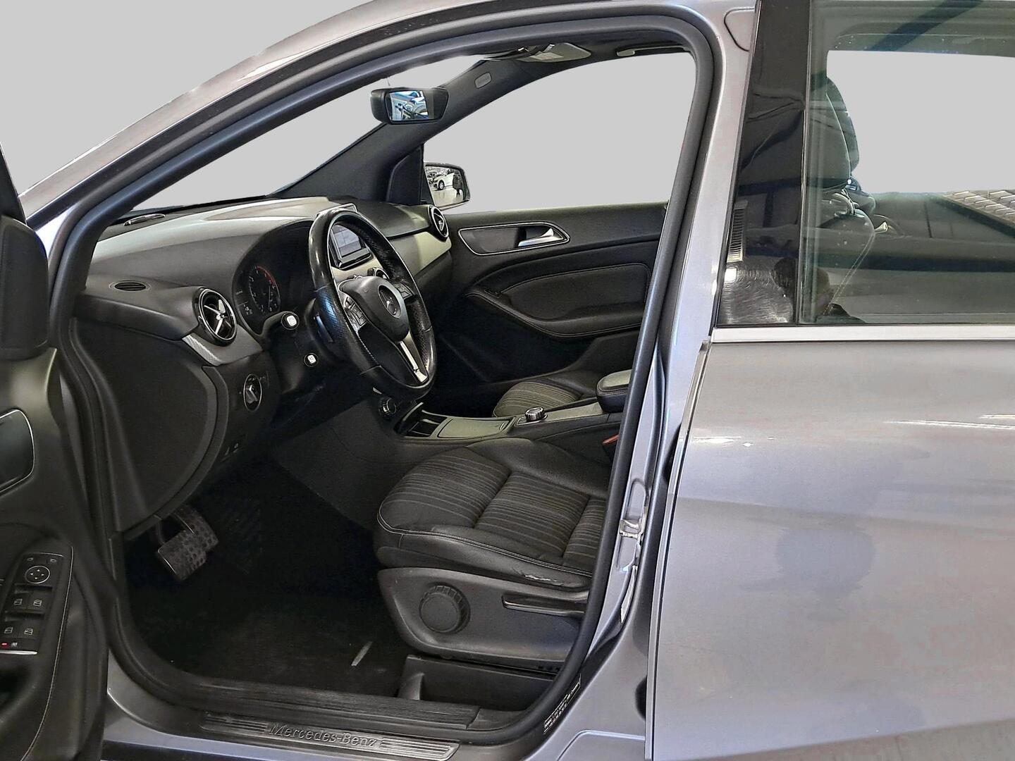MERCEDES-BENZ B 2013