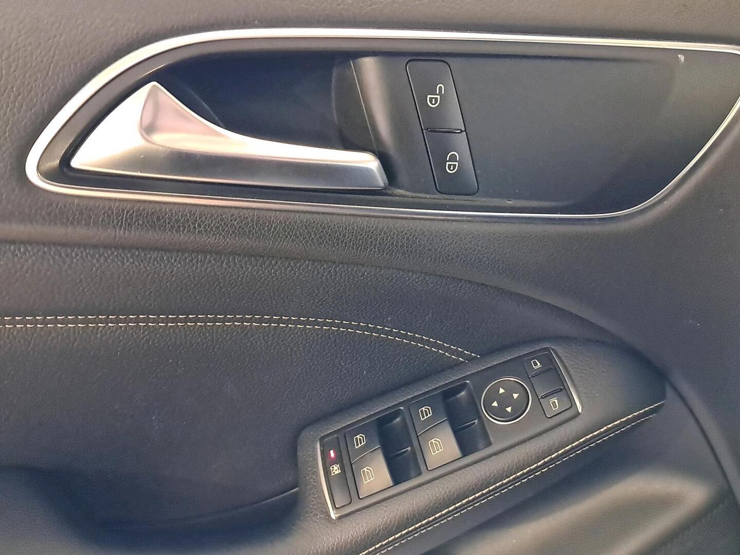 MERCEDES-BENZ B 2013