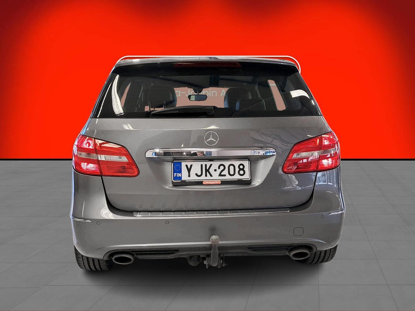 MERCEDES-BENZ B 2013