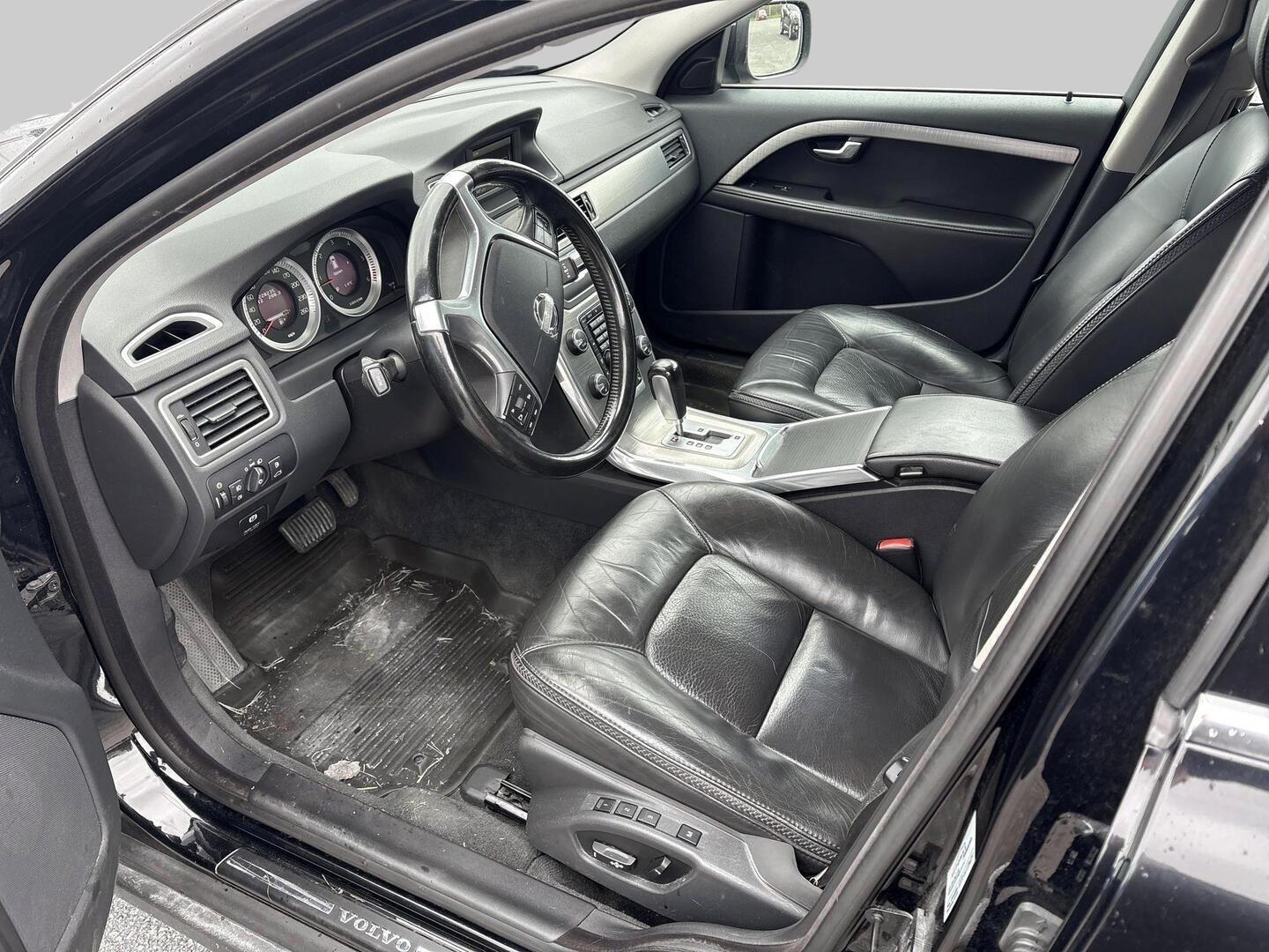 VOLVO XC70 2012