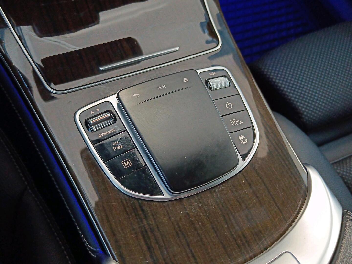 MERCEDES-BENZ GLC 2021