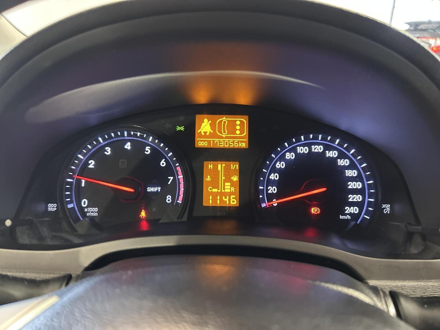 TOYOTA Avensis 2013
