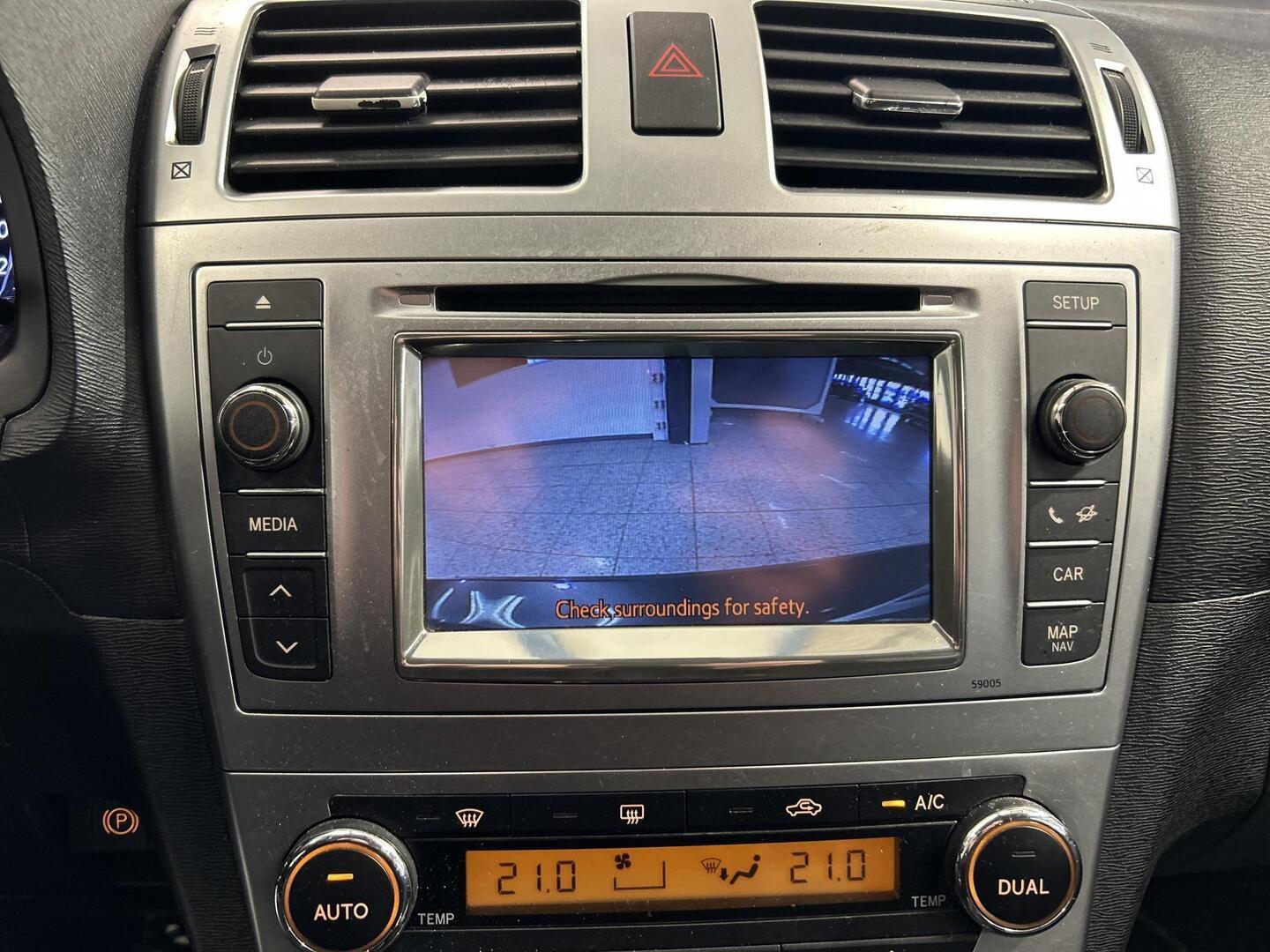 TOYOTA Avensis 2013
