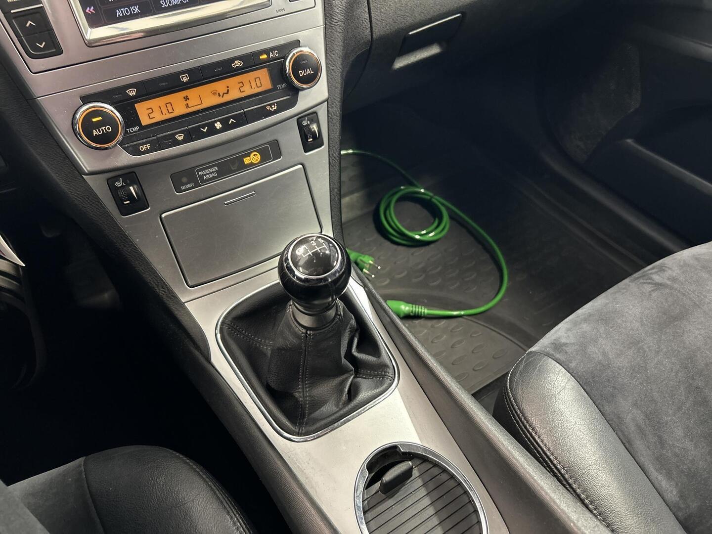 TOYOTA Avensis 2013