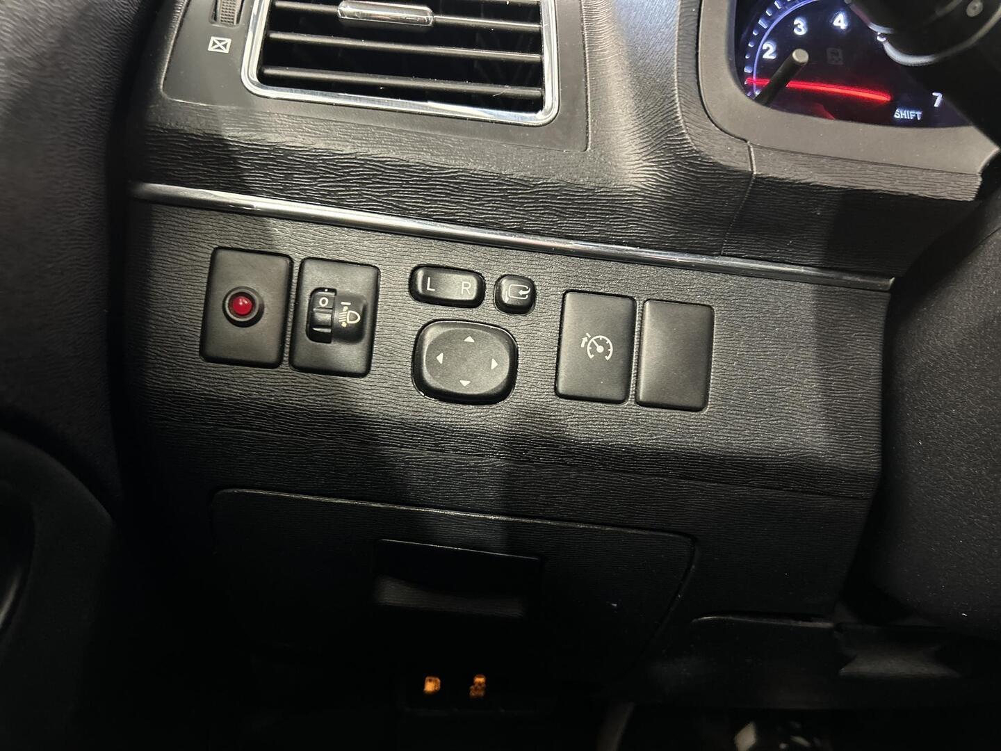 TOYOTA Avensis 2013
