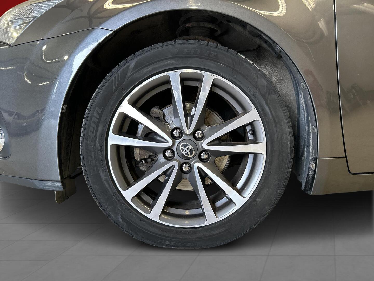 TOYOTA Avensis 2013