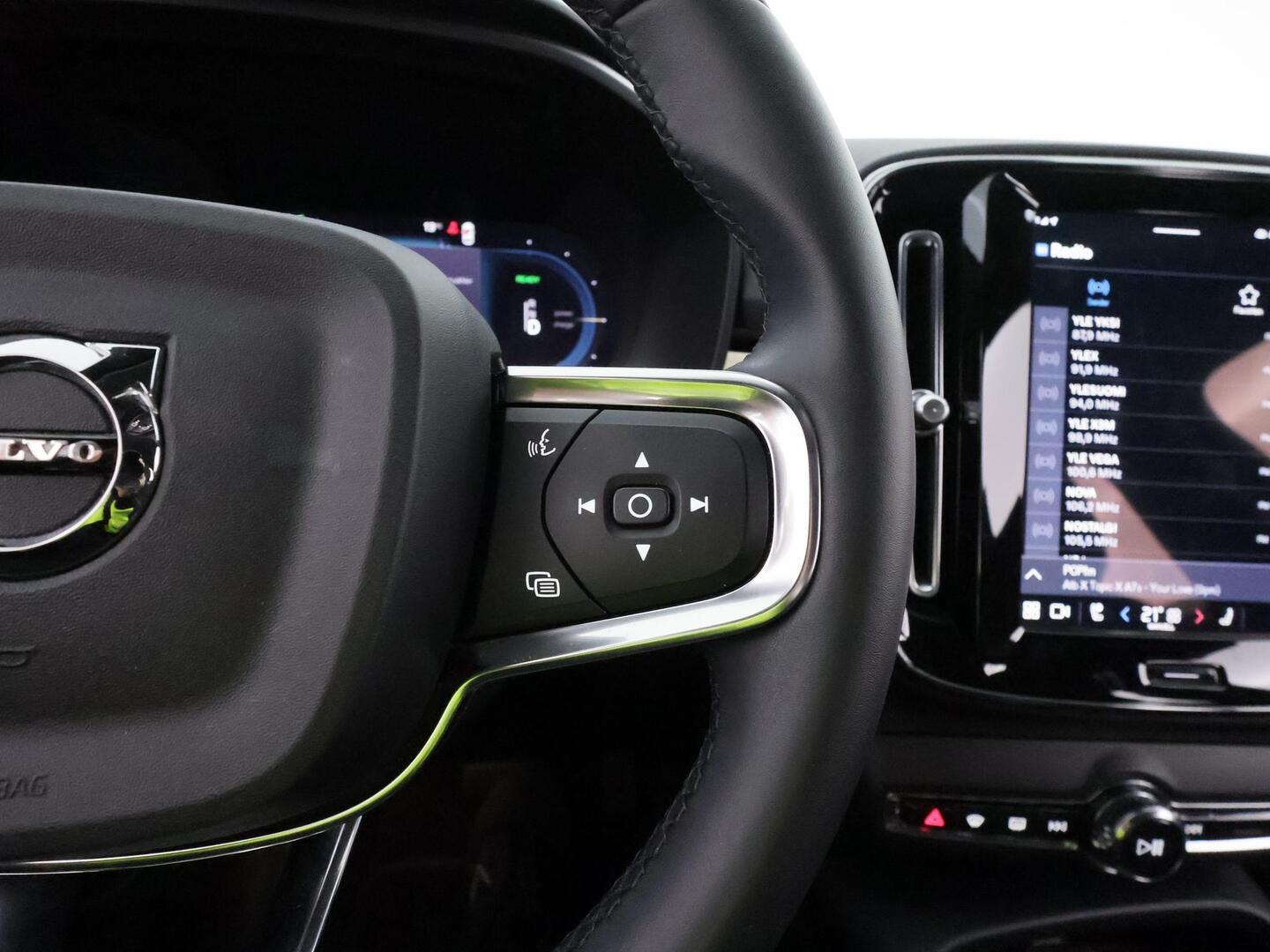 VOLVO XC40 2023